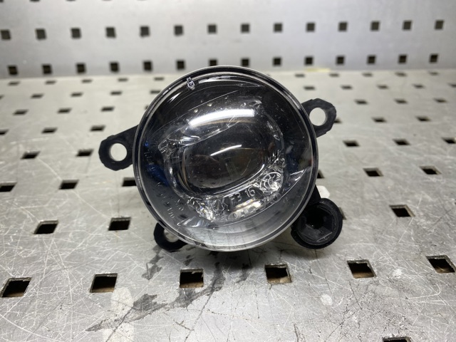 Туманка права 32228884 VOLVO