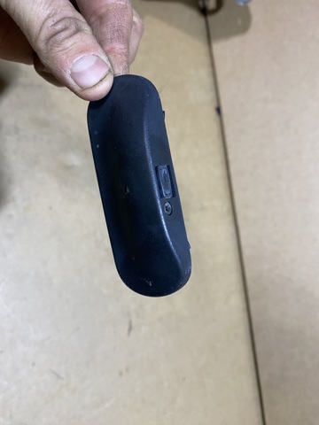 Форсунка омивача скла лобового, ліва 4G0955987A VAG