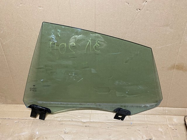 Скло задньої двері лівої 600633500D TESLA