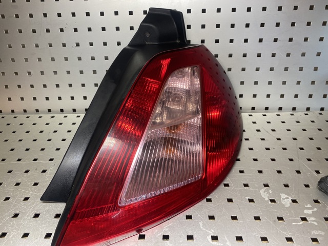 Задній правий стоп 8200073237 RENAULT