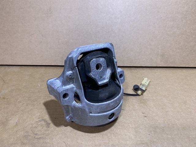 Права подушка двигуна 8R0199381 VAG