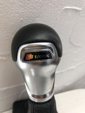 Ручка важеля коробки передач 8V1713139G VAG