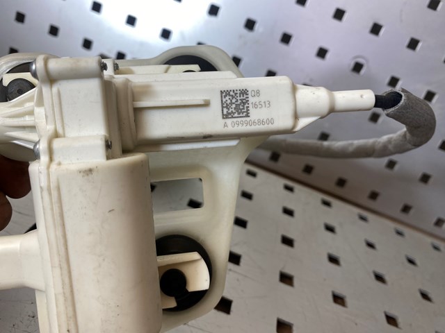 Мотор (клапан) дотягування багажника A0999068600 MERCEDES