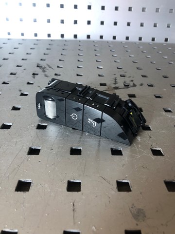 Блок кнопок центральної консолі A2139056803 MERCEDES