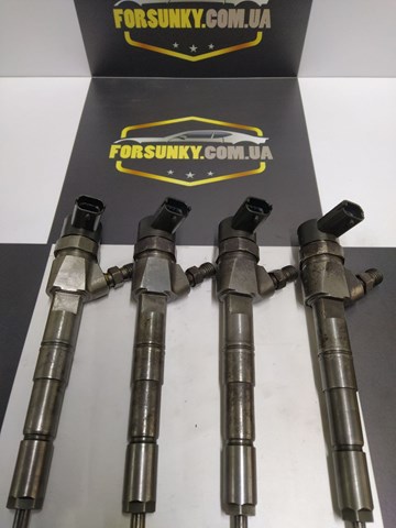 Форсунка дизельна в зборі, розпилювач + тримач 0445110159 OPEL