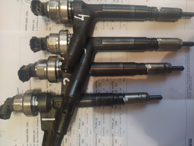 Форсунка дизельна в зборі, розпилювач + тримач 8973138612 OPEL