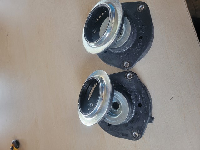 Опора стійки амортизатора переднього VKDA35122T SKF