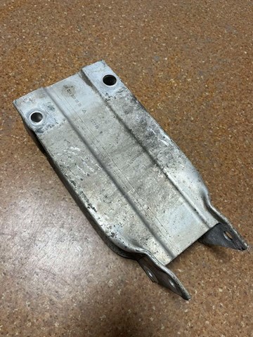 Кронштейн підсилювача переднього бампера A2046200995 MERCEDES