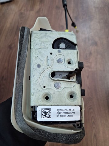 Замок задніх дверей, правих 150067500B Tesla Model