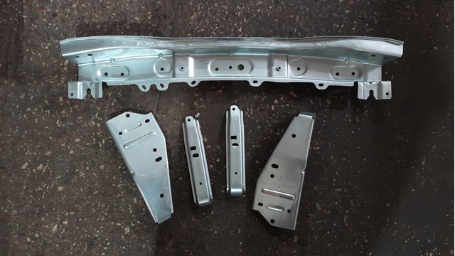 Буфер бампера переднього 6400D581 КИТАЙ