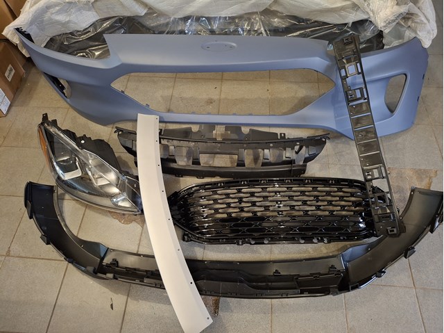 Наповнювач бампера переднього LJ6Z17C882B КИТАЙ