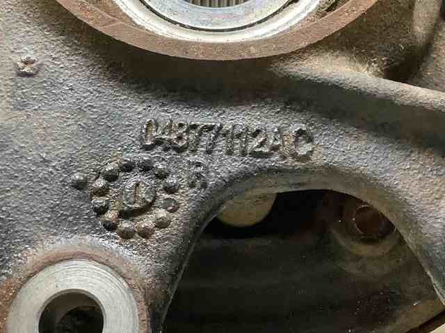 Цапфа поворотного кулака 04877112AC CHRYSLER