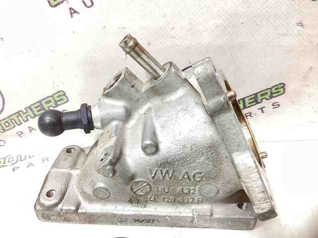 Патрубок дросельний 04L128637B VAG