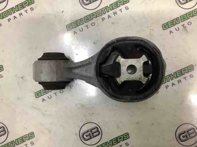 Подушка (опора) двигуна, права верхня 113504BA0A NISSAN