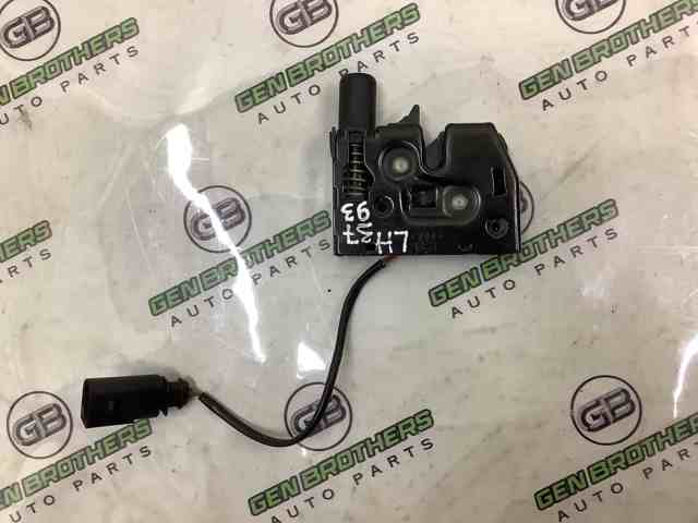 Запор капота (замок і привід замка капота) 4G0823509C VAG
