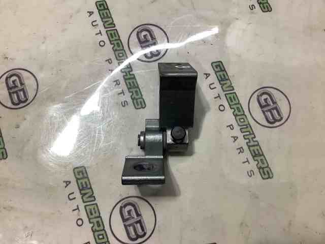 Петля водійських дверей 4G0831401A VAG