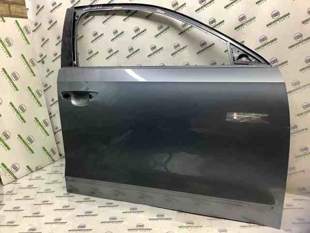 Пасажирські передні двері 561831056G VAG