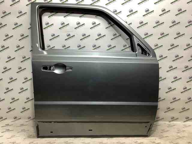 Пасажирські передні двері 68079390AD CHRYSLER