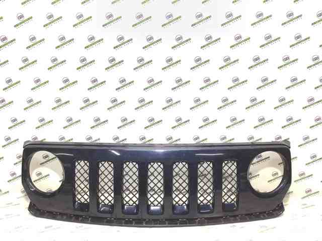 Решітка радіатора 68091526AA CHRYSLER