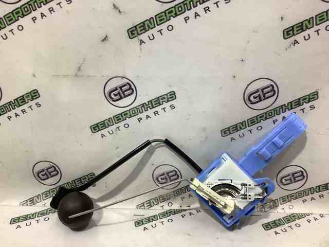 Датчик рівня палива в баку, правий 7P0919673B VAG