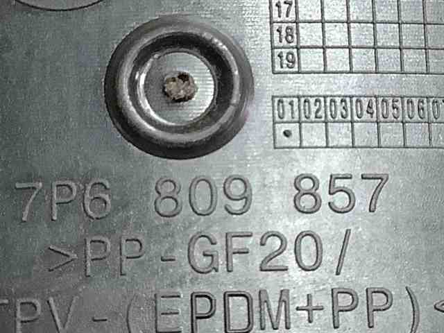 Лючок (дверцята) бензобака Volkswagen Touareg II