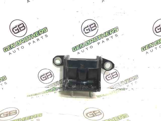 Петля заднтої двері, правої 824009AM0A NISSAN