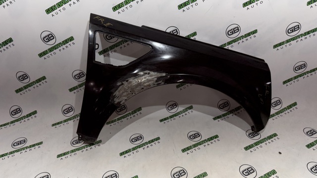 Бічна частина передня ліва LR005868 LAND ROVER
