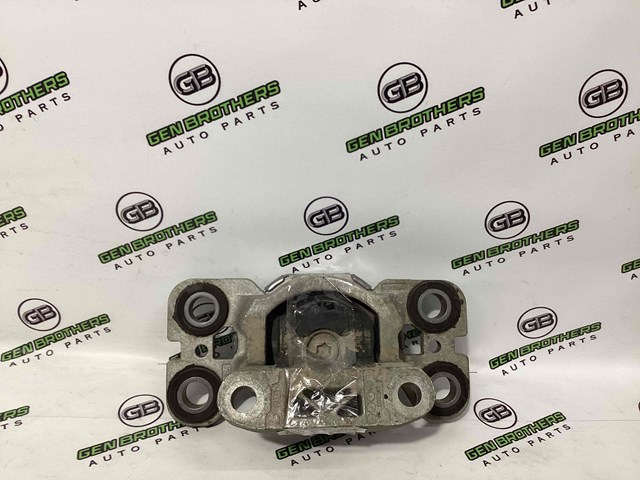 Опора кпп LR024738 LAND ROVER