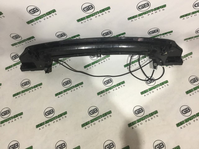 Кронштейн бампера переднього, центральний LR036196 LAND ROVER