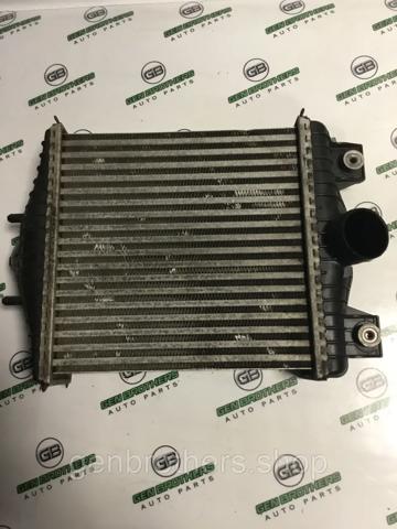 Радіатор интеркуллера LR036432 LAND ROVER