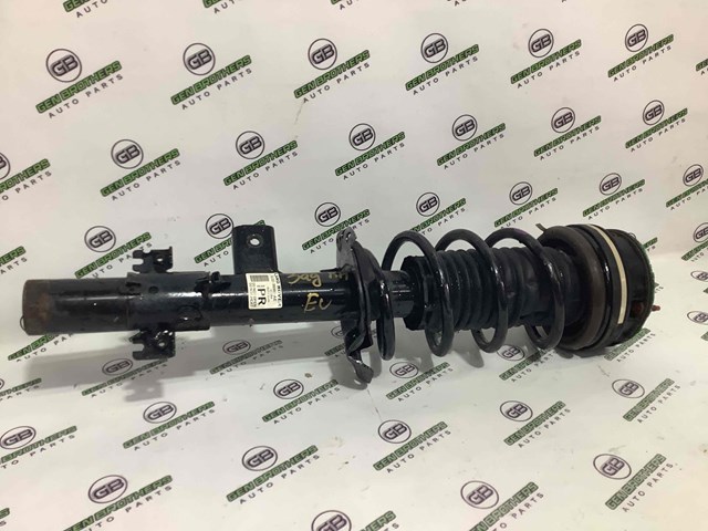 Стійка задня права LR044684 LAND ROVER
