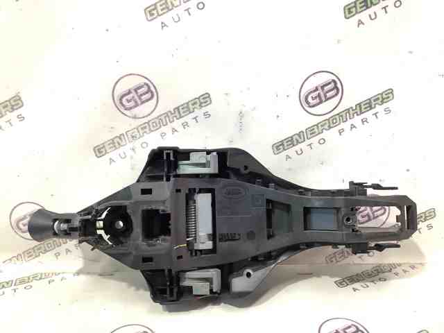 Тримач зовнішньої ручки дверей, передньої правої LR078757 LAND ROVER