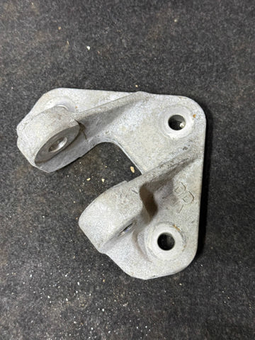 Кронштейн подушки (опори) двигуна, задньої 113326RA0A NISSAN