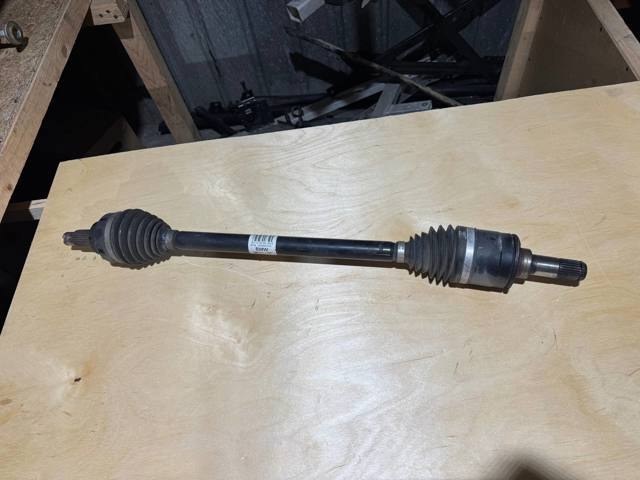 Піввісь задня, права 33208603108 BMW