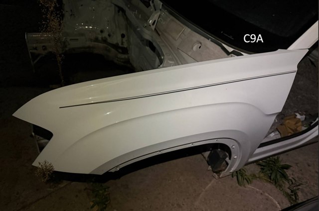 Переднє ліве крило 3CN821021 VAG