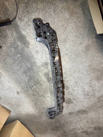 Кронштейн бампера заднього, центральний 51127357144 BMW