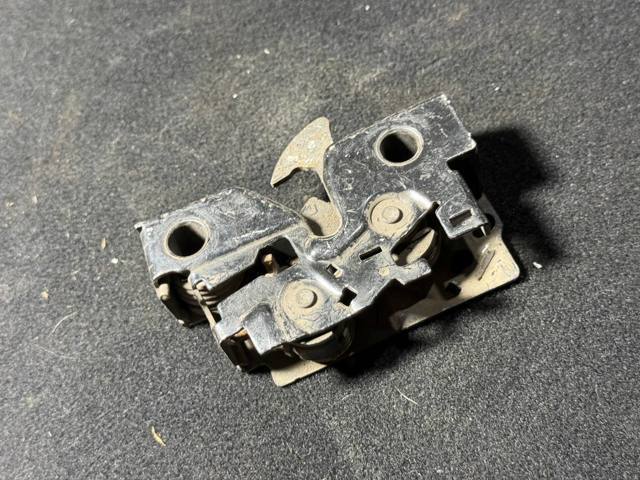 Замок кришки капота 5G1823509B VAG