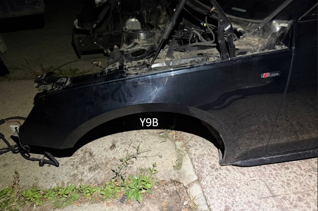 Бічна частина передня ліва 8W0821105A VAG