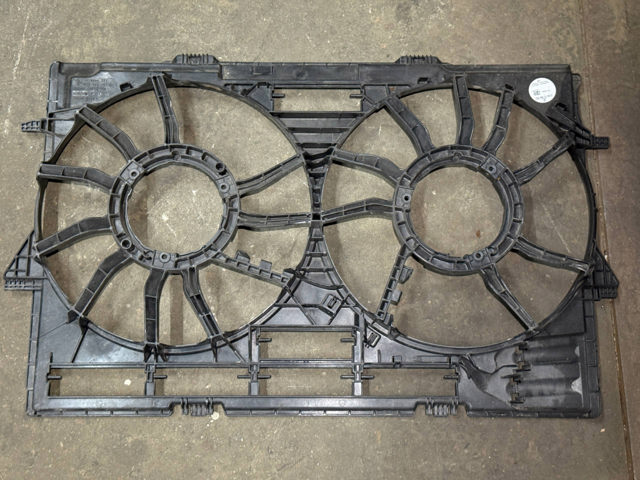 Дифузор радіатора охолодження, в зборі з мотором і крильчаткою 95B121003E PORSCHE
