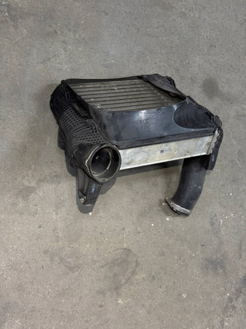 Охолоджувач наддувочного повітря 95B145803B PORSCHE