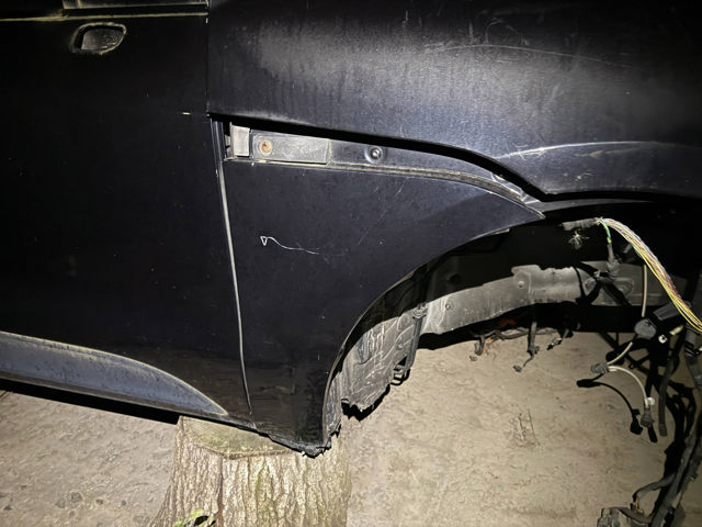 Переднє праве крило 95B821102BYGRV PORSCHE