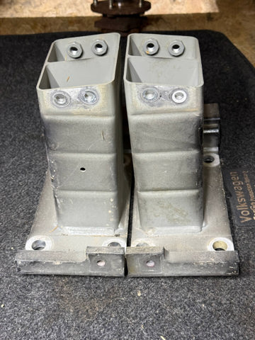 Кронштейн передньої панелі, лівий LR033057 LAND ROVER