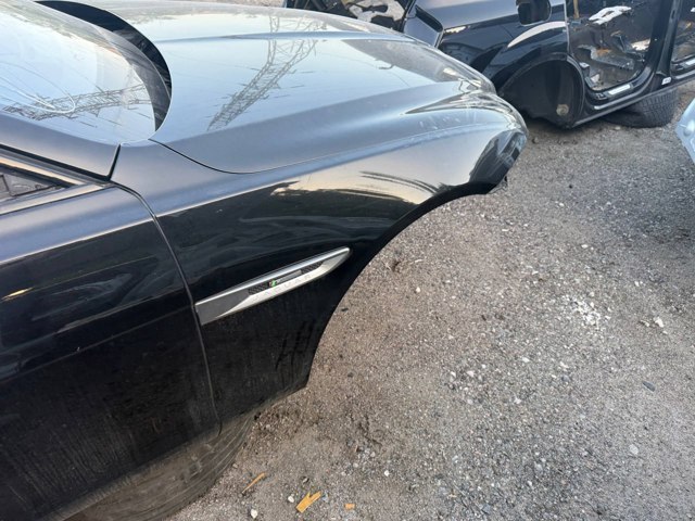 Переднє праве крило XR858570 JAGUAR