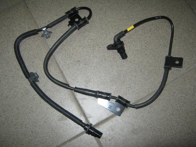 датчик абс (abs) передній, правий V52720056 Сенсор АБС VEMO V52720056