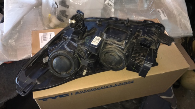 Фара правая Signeda ZFD111732R ціна, від 198.48 USD