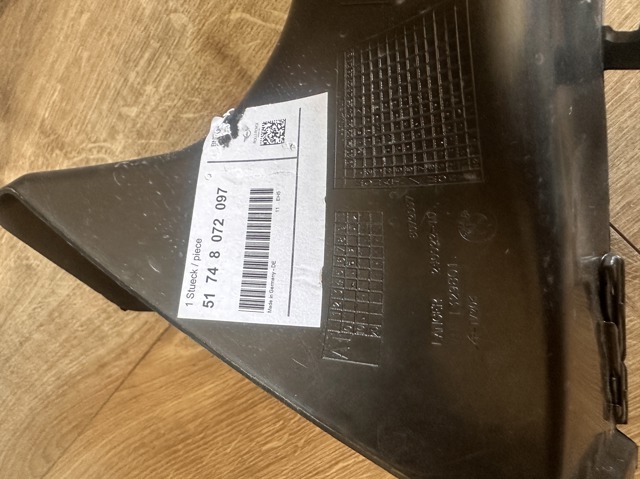 Повітропровід гальмівного диска, лівий BMW 51748072097 ціна, від 47.70 USD