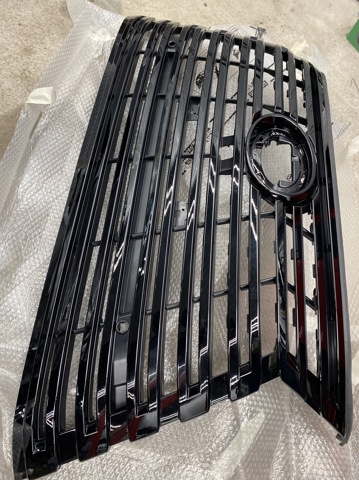 Облицювання радіатора Toyota 5310160L00 ціна, від 507.90 USD