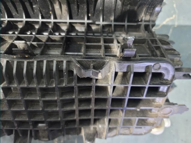 04E129709L VAG Колектор впускний