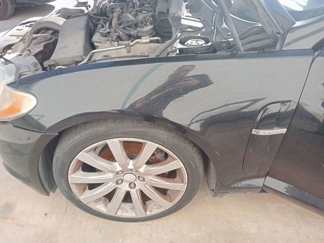 Крило переднє ліве C2Z4034 Jaguar