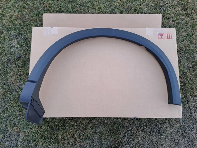 Молдинг передньої арки колеса, правий Mazda KPF151W60B ціна, від 44.22 USD